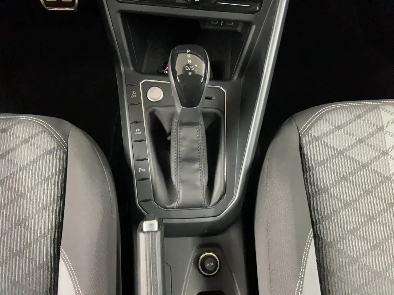 Volkswagen Taigo R-Line 1.0 TSI ACC Kam. LED PDC SHZ AUT LM — Vehicle gallery 13