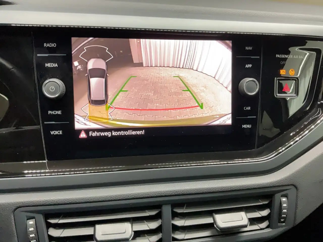 Volkswagen Taigo R-Line 1.0 TSI ACC Kam. LED PDC SHZ AUT LM — Vehicle gallery 12