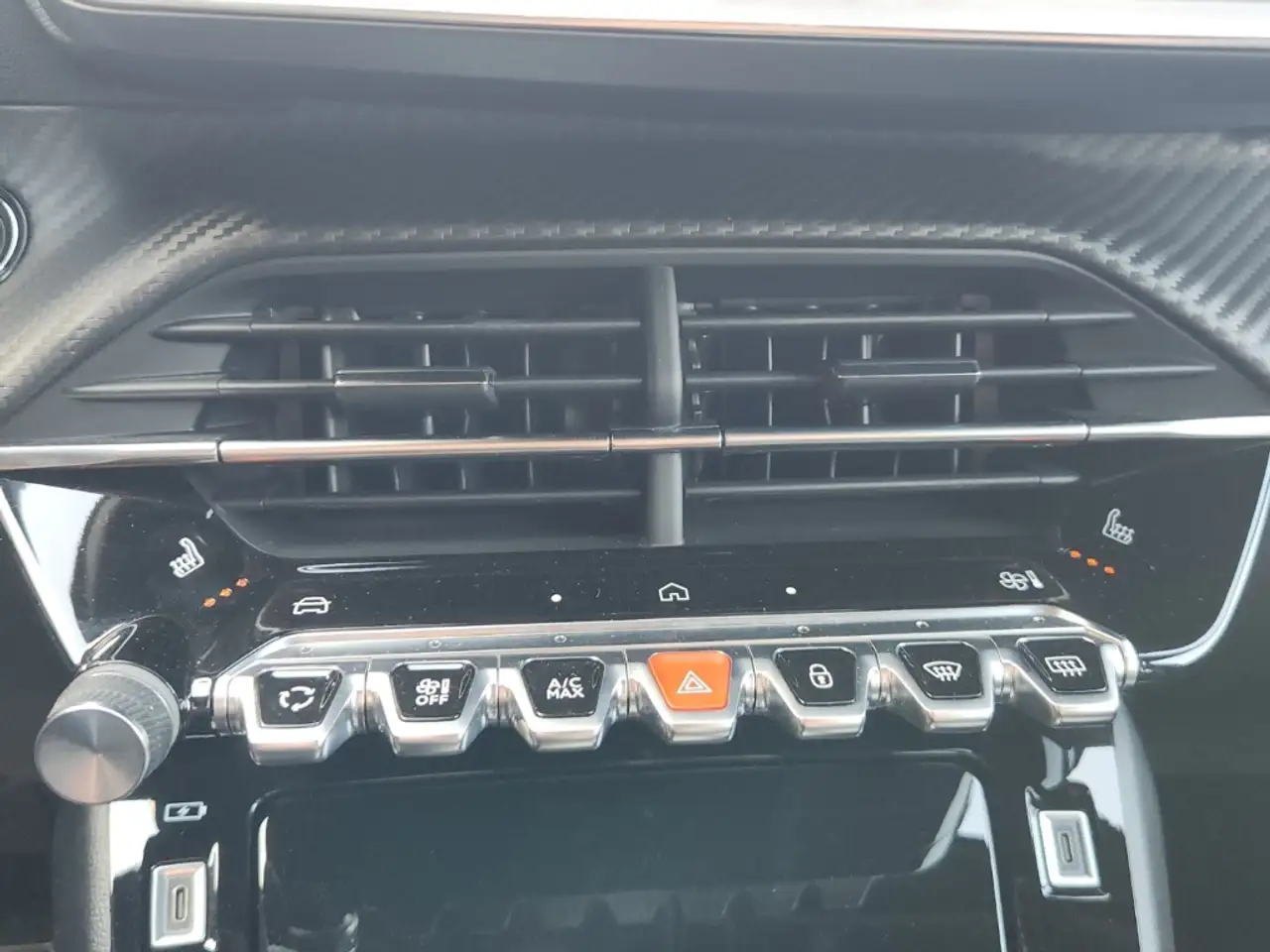 Peugeot 208 Hybrid 100 GT LED SHZ Apple CarPlay Android Auto F — معرض صور السيارة 16