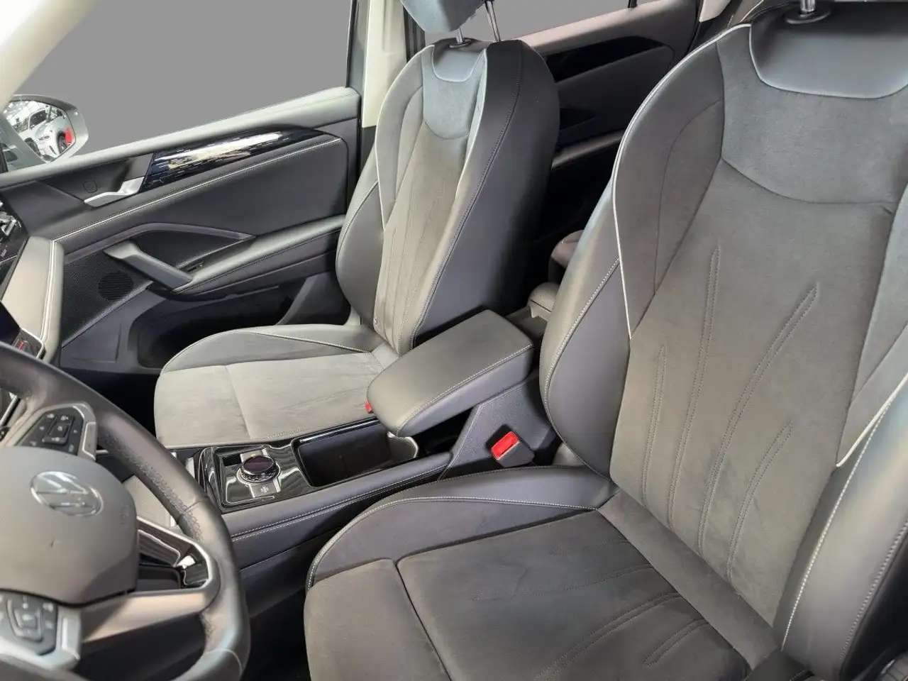 Volkswagen Tiguan Elegance 1.5 TSI DSG Hybrid Navi Kamera — Galería del vehículo 7