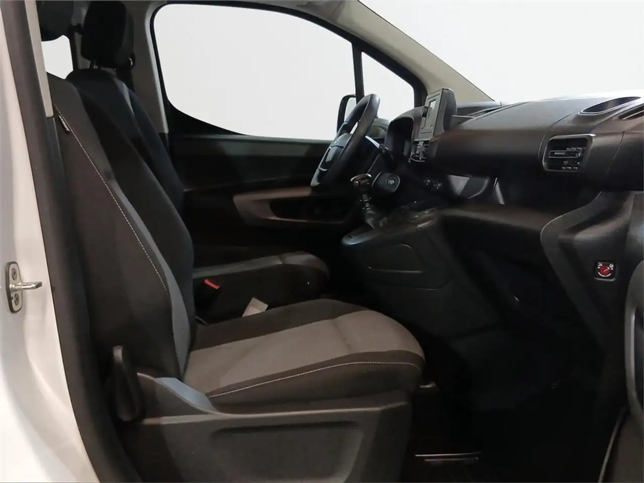 Toyota Proace City Combi L1 1.5D 75kW (100CV) GX 5p — Vehicle gallery 6
