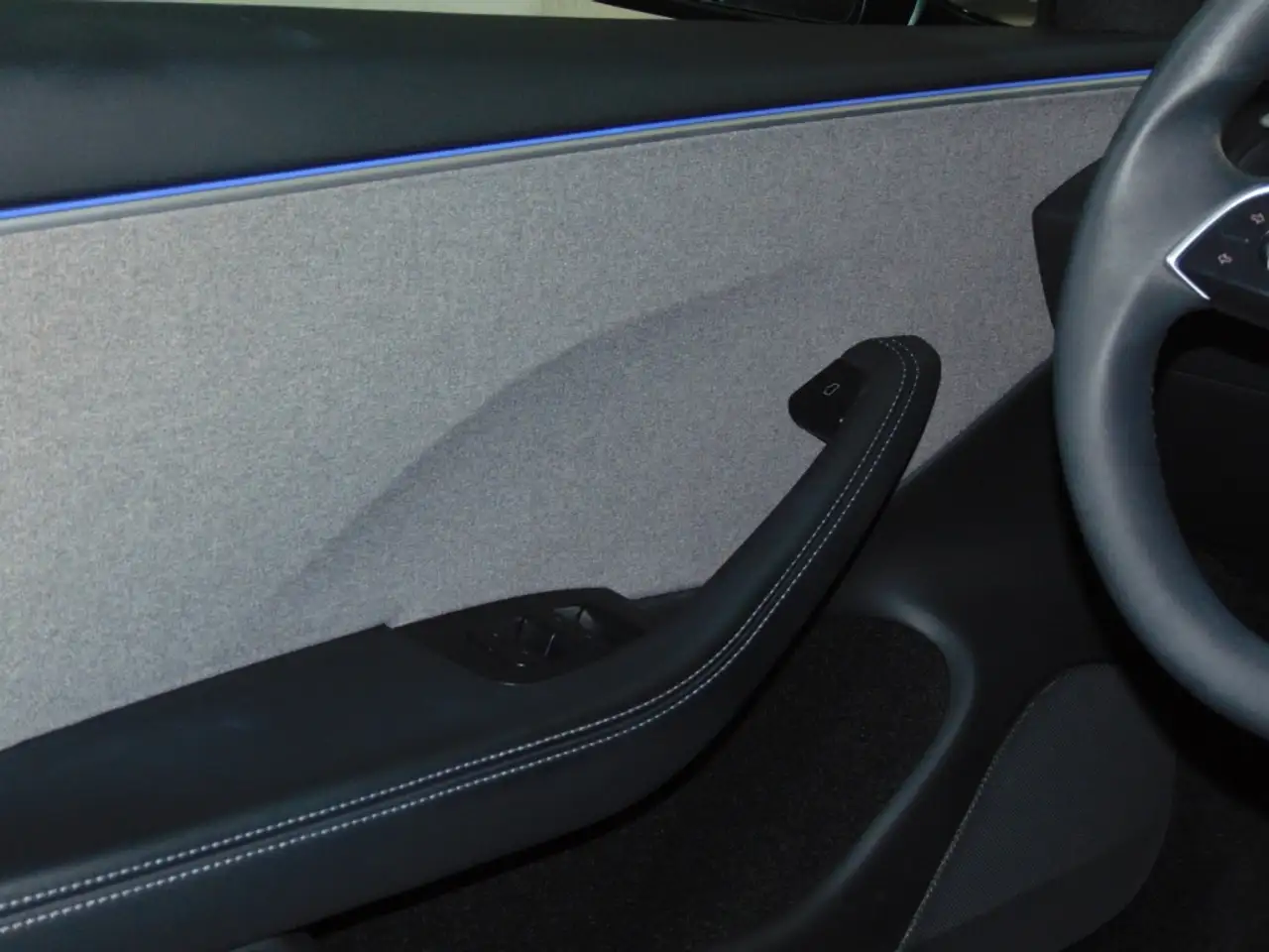 Tesla Model 3 Berlina Automático de 4 Puertas — معرض صور السيارة 10