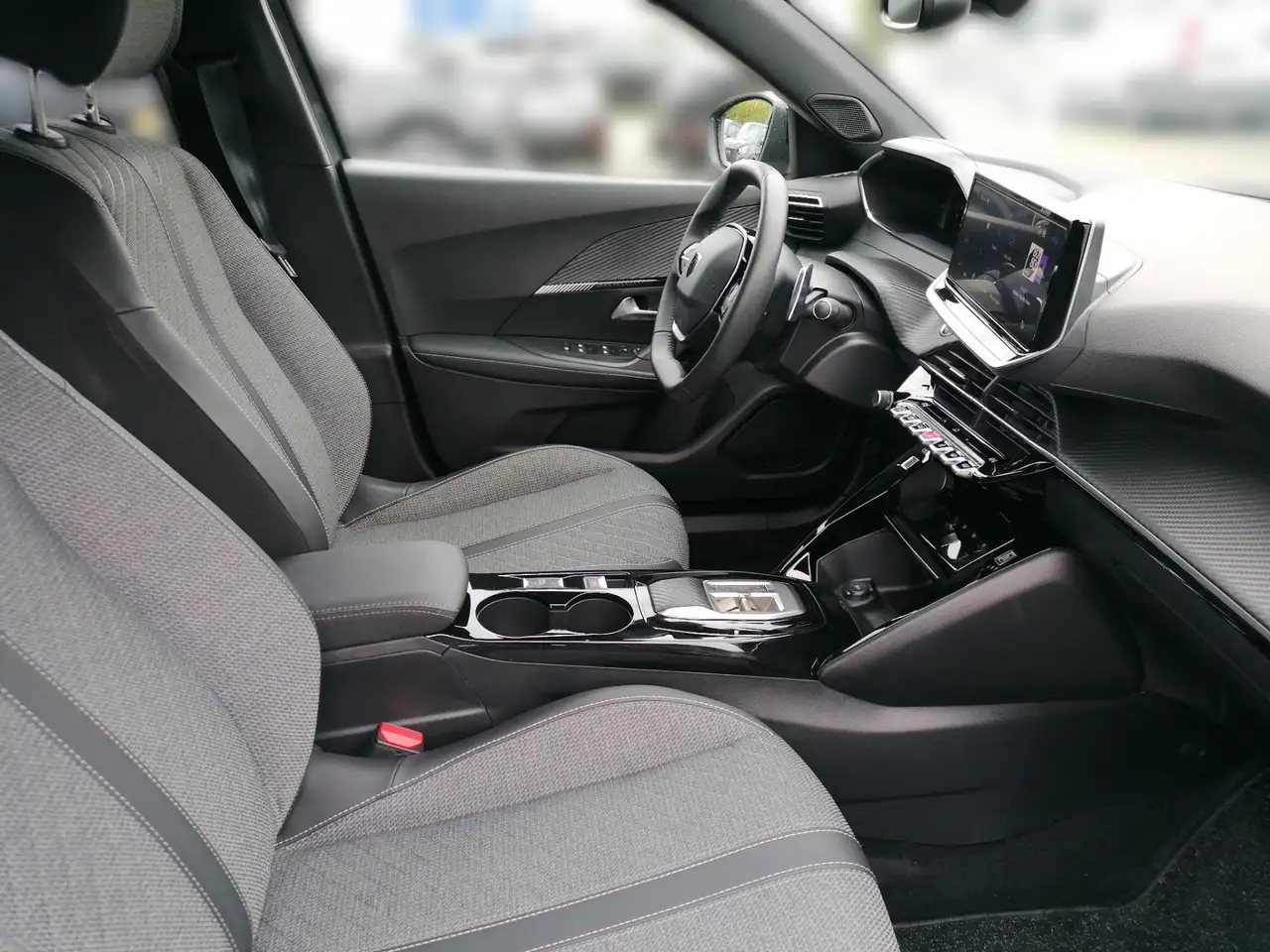 Peugeot 2008 1.2 PureTech 130 Allure LED PDC KlimaA AUT — معرض صور السيارة 13