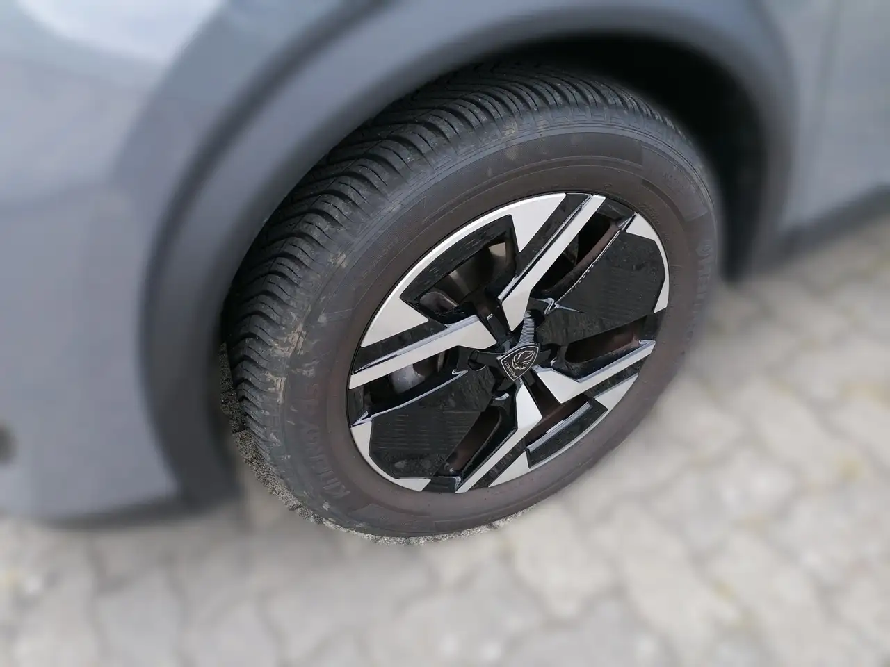 Peugeot 2008 1.2 PureTech 130 Allure LED PDC KlimaA AUT — معرض صور السيارة 4
