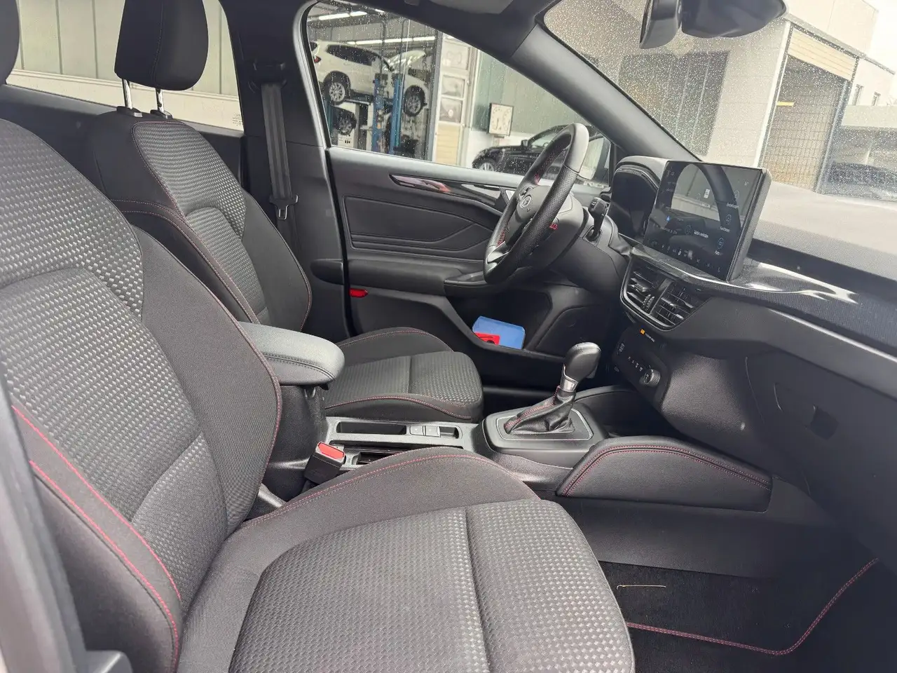 Ford Focus Turnier 1.0 ST-Line X AHK KAMERA LED PANO — معرض صور السيارة 22