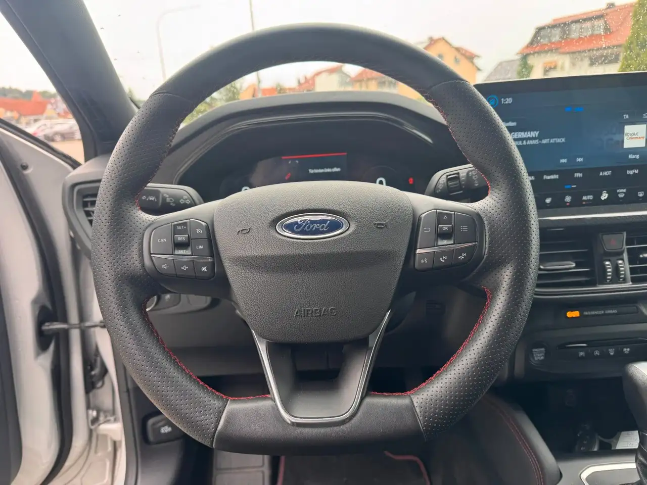Ford Focus Turnier 1.0 ST-Line X AHK KAMERA LED PANO — معرض صور السيارة 15