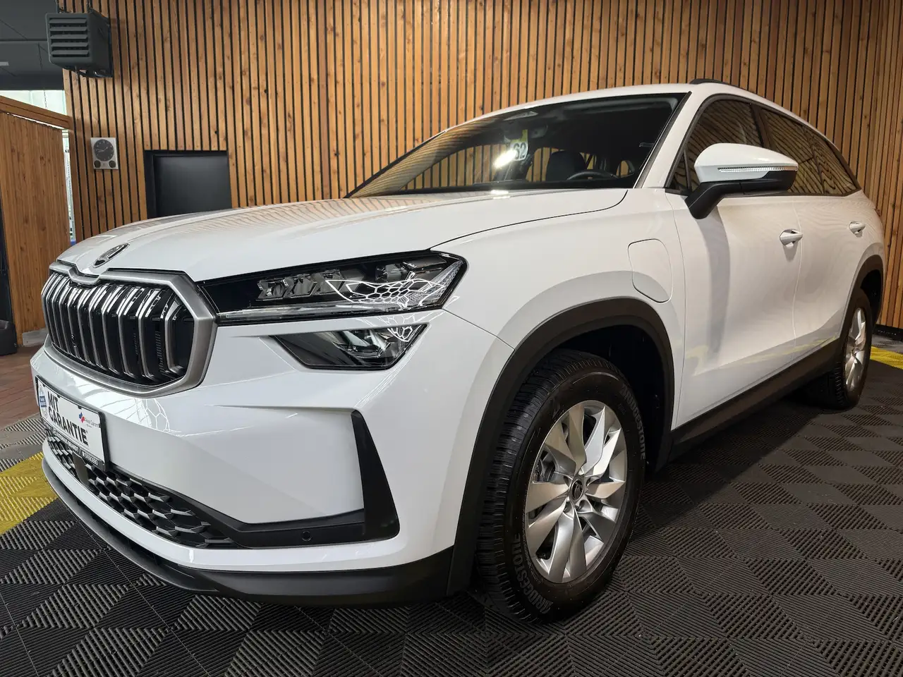 Skoda Kodiaq iV 1,5 eHybrid *Navi*AHK*Matrix*Kam*Kessy — Leer