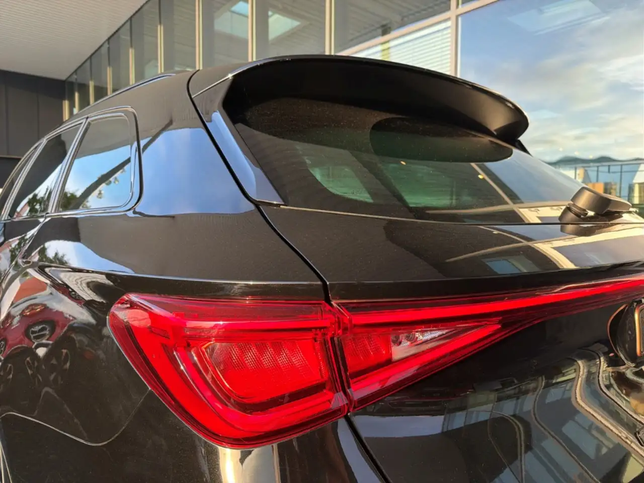 CUPRA Leon Sportstourer VZ 2.0 TSI 180 kW (245 PS) Automatik — معرض صور السيارة 13