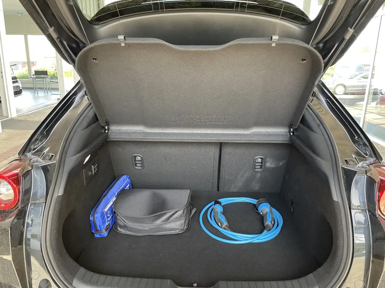 Mazda MX-30 e-SKYACTIV R-EV Advantage — Vehicle gallery 12