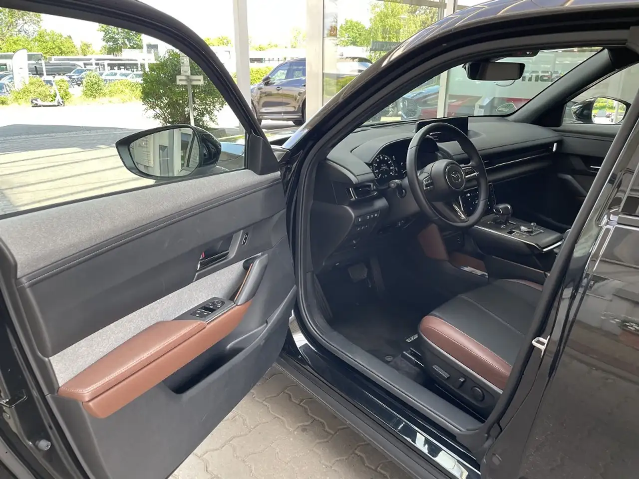 Mazda MX-30 e-SKYACTIV R-EV Advantage — Vehicle gallery 10