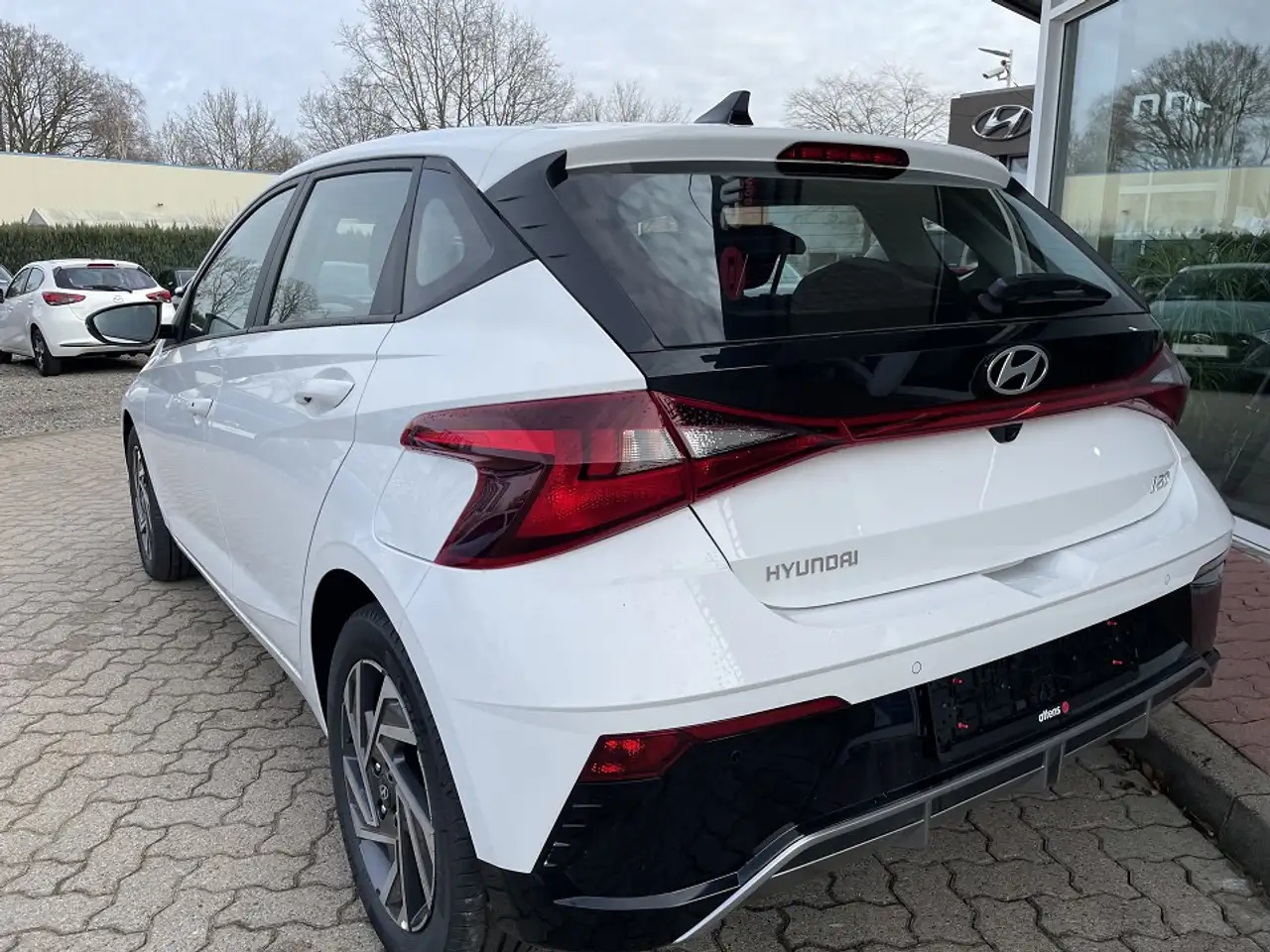 Hyundai i20 1.0 Turbo TREND; Komforpaket; Navi; Kamera — معرض صور السيارة 4