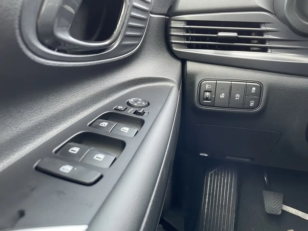 Hyundai i20 1.0 Turbo TREND; Komforpaket; Navi; Kamera — معرض صور السيارة 11
