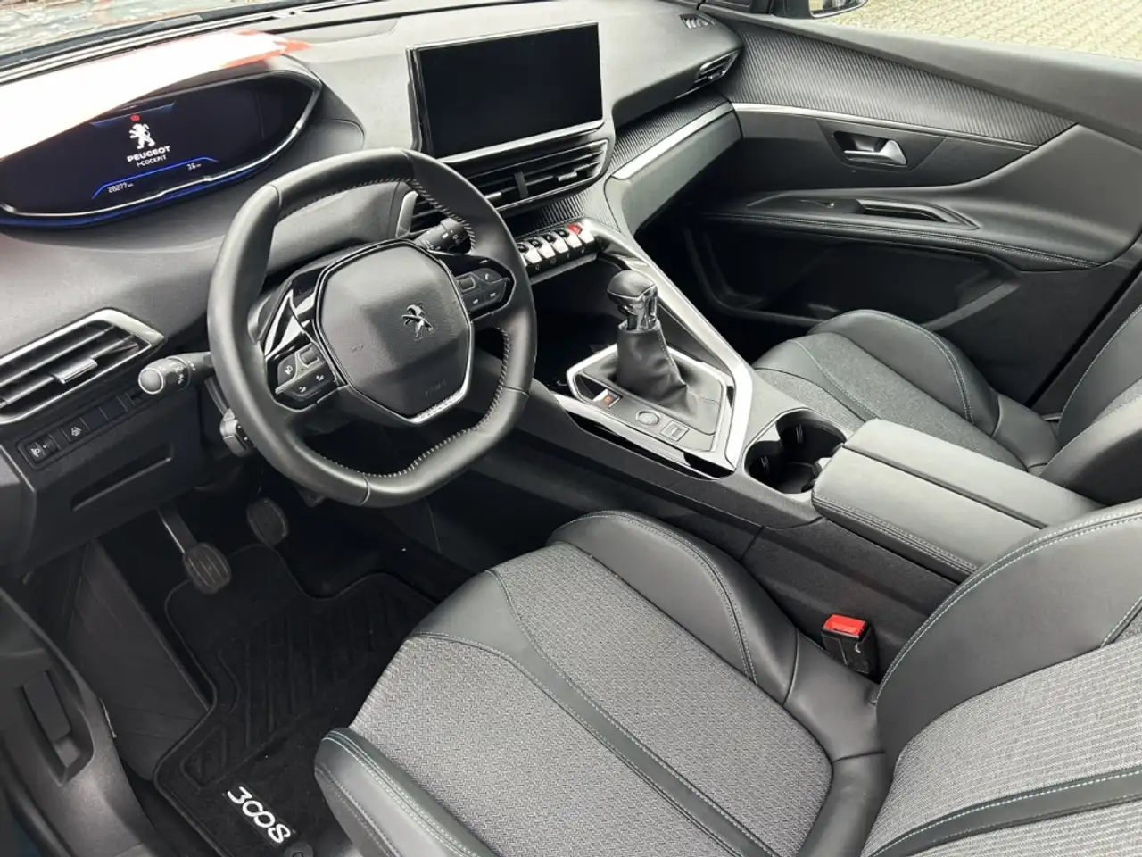 Peugeot 3008 Allure Pack Navi Digitales Cockpit LED ACC 2-Zonen — Galerie du véhicule 10