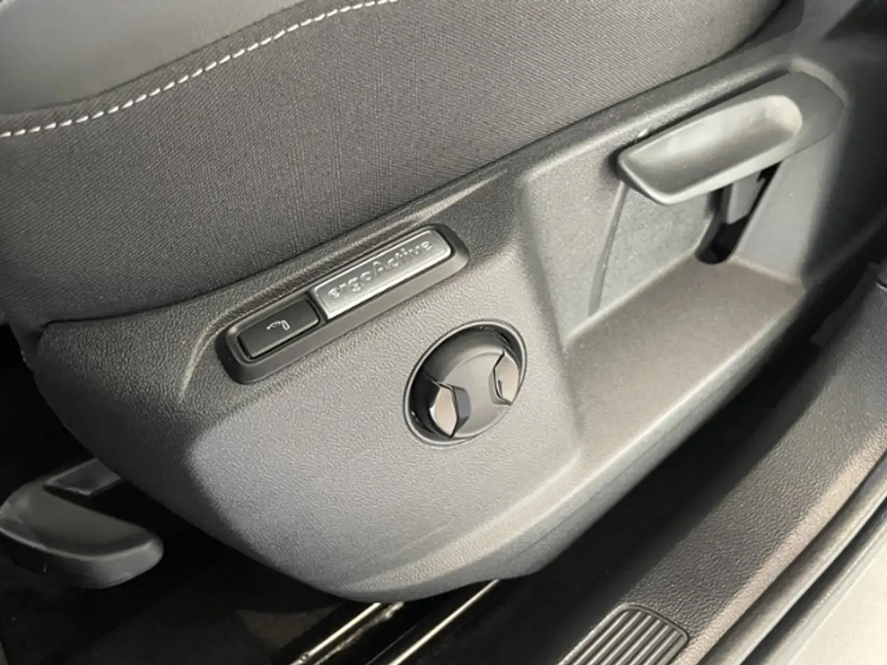 Volkswagen T-Roc 1.5 DSG Style +NAVI+AHK+KAMERA+ACC — Galerie du véhicule 17