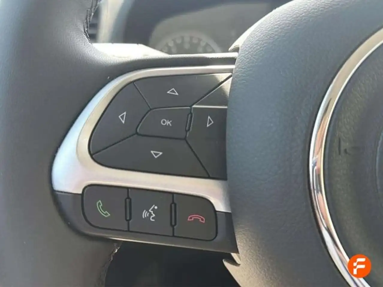 Jeep Renegade eHybrid Altitude 1.5 MHEV 130hp Dct Fwd — معرض صور السيارة 9
