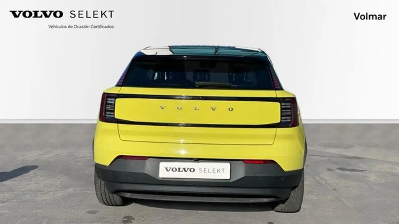 Volvo EX30 Single Extended Range Plus RWD — معرض صور السيارة 4