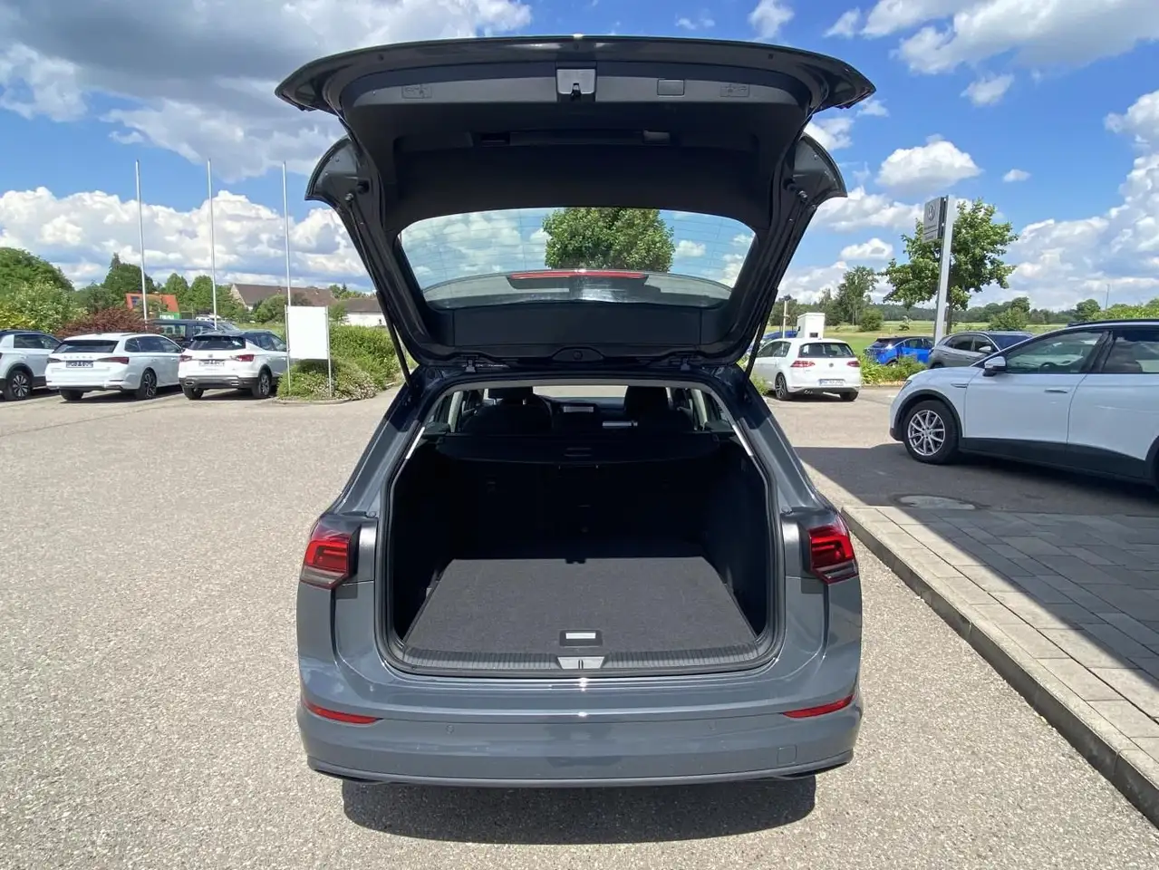Volkswagen Golf Variant 1.5 TSI STYLE DSG AHK APP-CONNECT+A — Galerie du véhicule 12