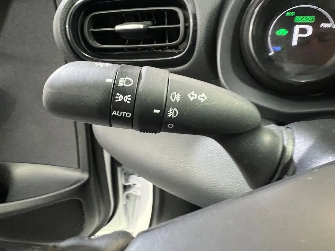 Toyota Yaris 120H 1.5 Active Plus — Galería del vehículo 17