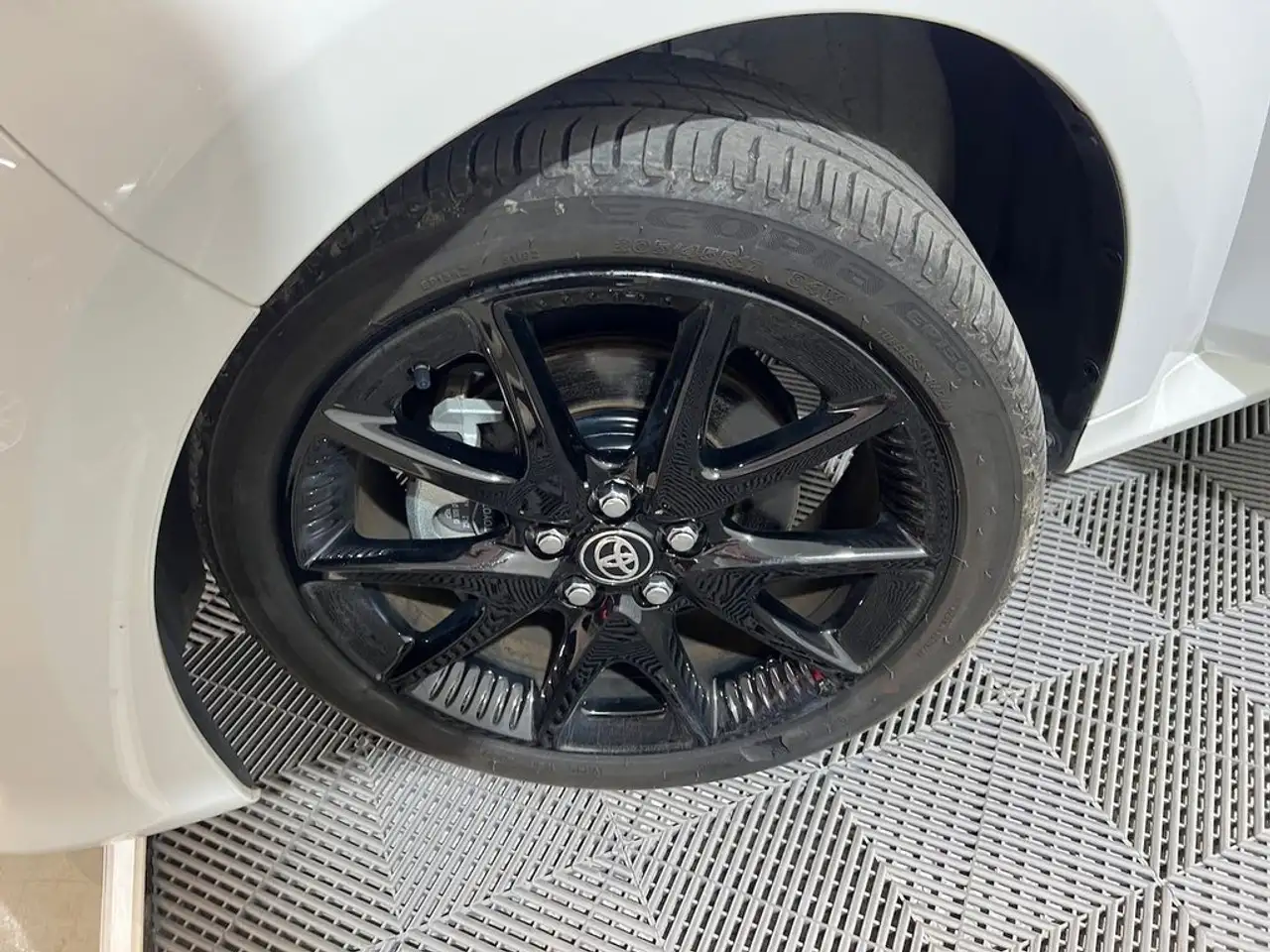 Toyota Yaris 120H 1.5 Active Plus — Galería del vehículo 23