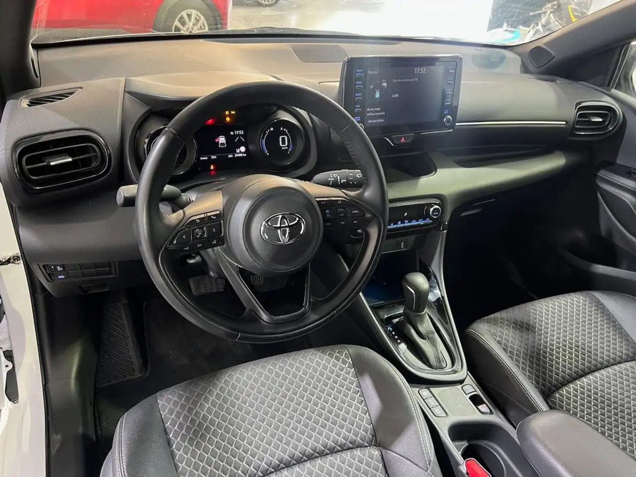 Toyota Yaris 120H 1.5 Active Plus — Galería del vehículo 6