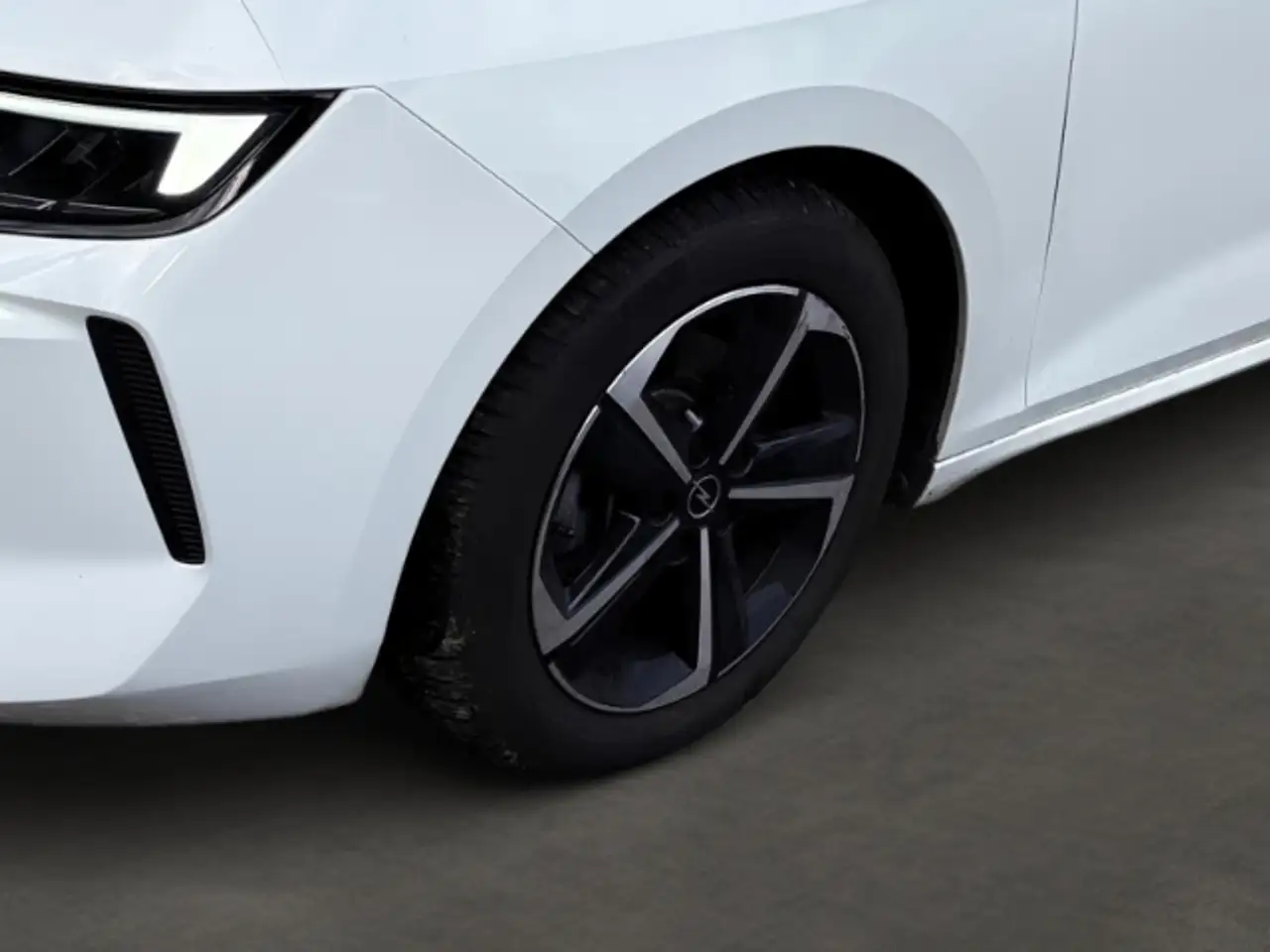 Opel Astra Enjoy EU6e L 1.2 Turbo Edition Sitzheizung+Lenkrad — Galería del vehículo 6