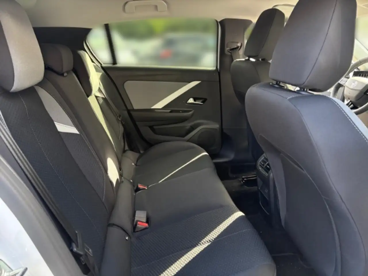 Opel Astra Enjoy EU6e L 1.2 Turbo Edition Sitzheizung+Lenkrad — Galería del vehículo 13