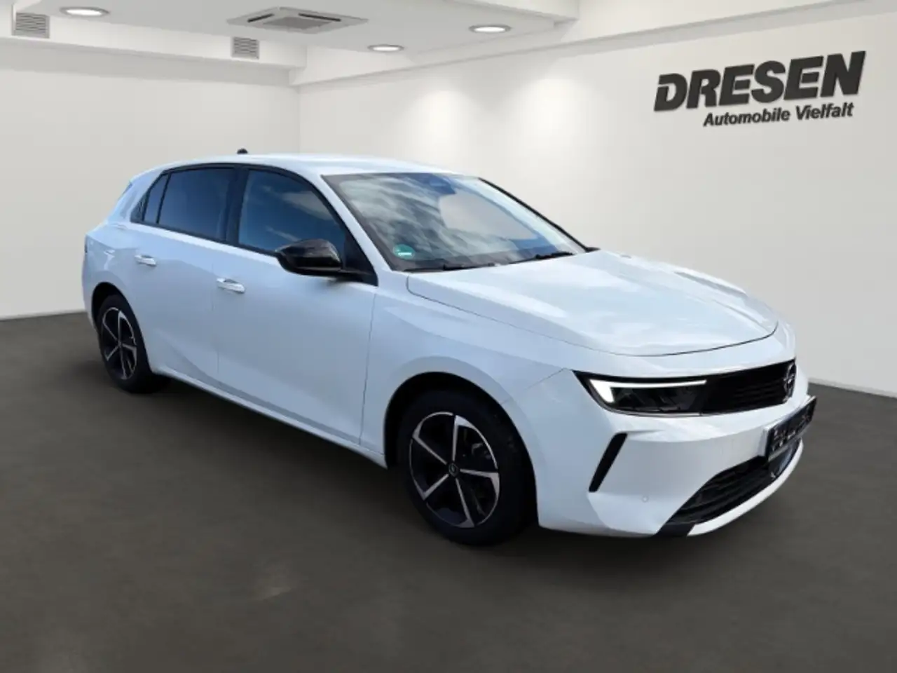 Opel Astra Enjoy EU6e L 1.2 Turbo Edition Sitzheizung+Lenkrad — Galería del vehículo 2