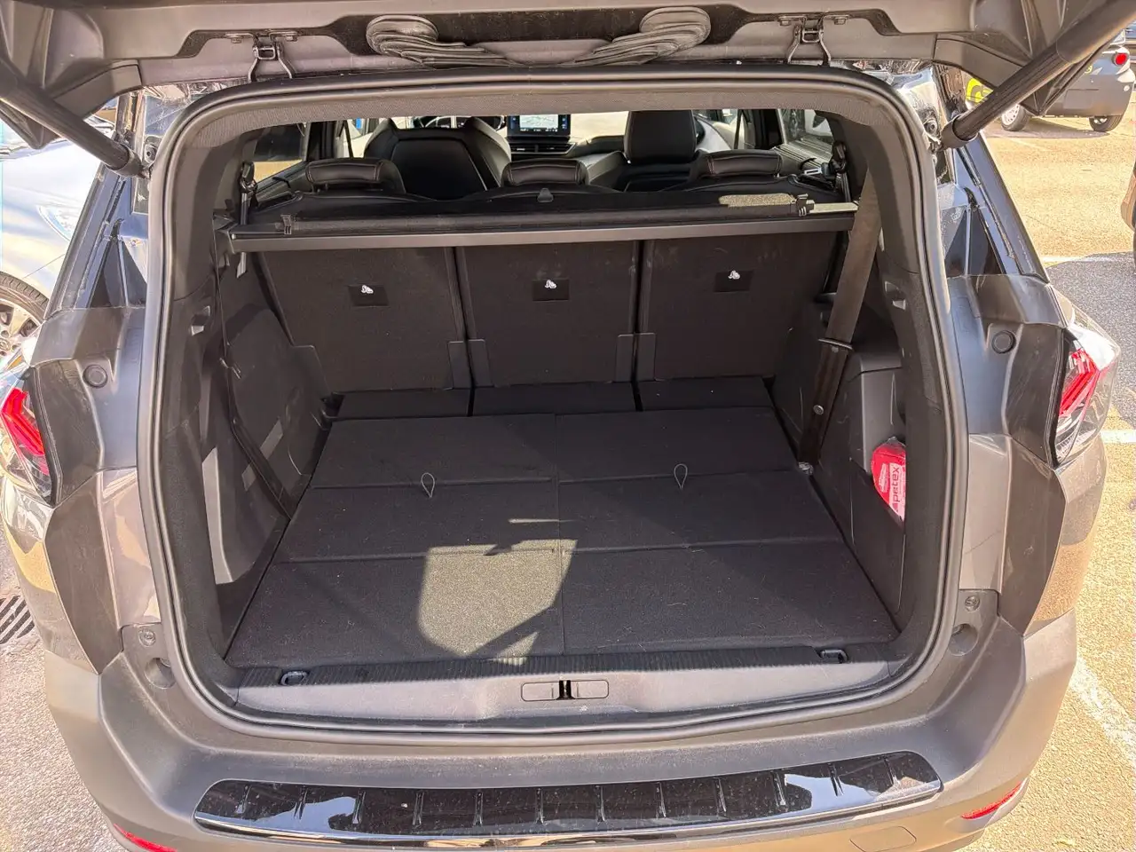 Peugeot 5008 GT 7-Sitzer ACC+LED+Navi+SHZ+Kam. — Vehicle gallery 12
