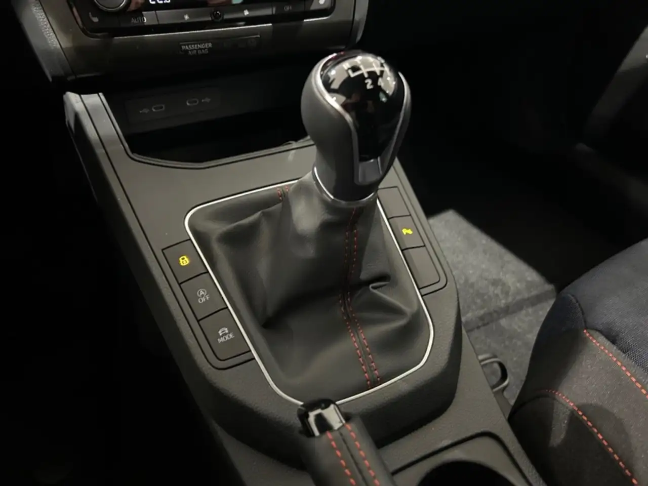 SEAT Ibiza FR 1.0 TSI LED Navi Beats Kamera Paket-XL — Galería del vehículo 25