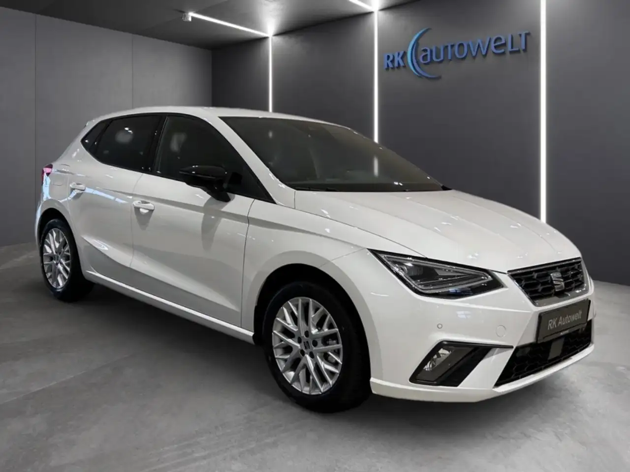 SEAT Ibiza FR 1.0 TSI LED Navi Beats Kamera Paket-XL — Galería del vehículo 2