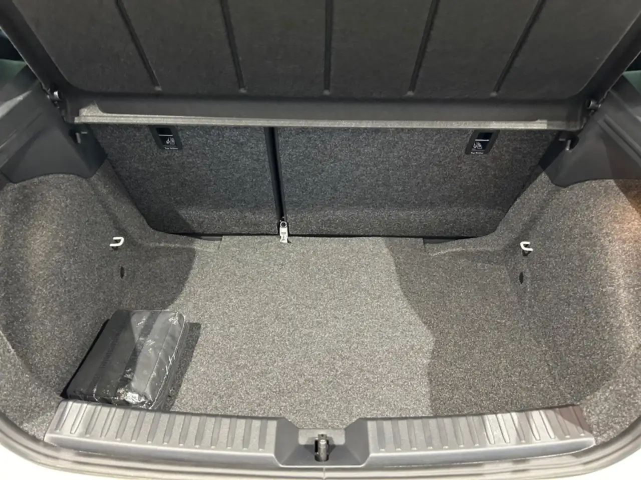 SEAT Ibiza FR 1.0 TSI LED Navi Beats Kamera Paket-XL — Galería del vehículo 9