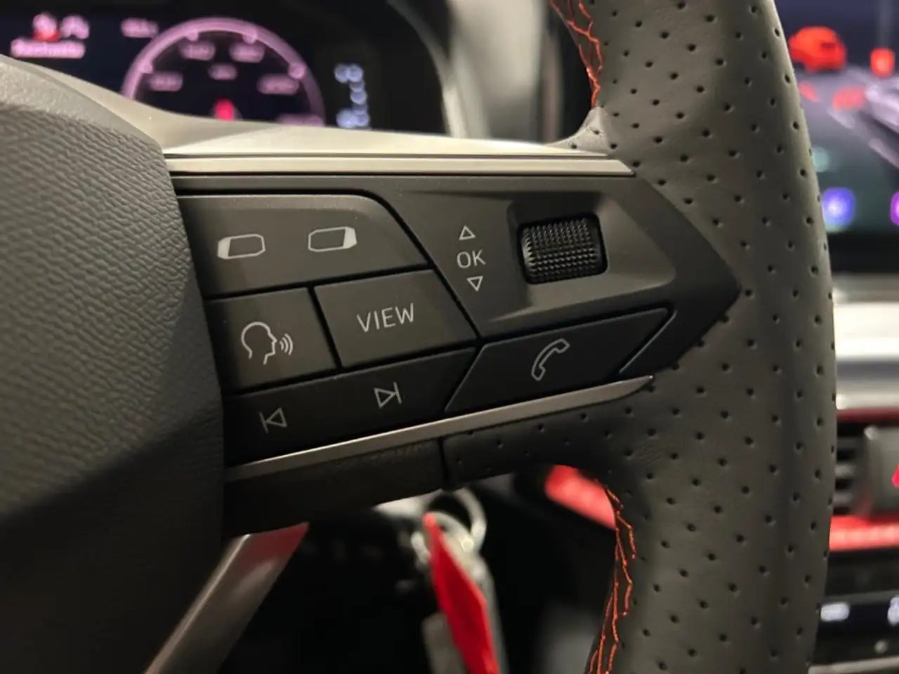 SEAT Ibiza FR 1.0 TSI LED Navi Beats Kamera Paket-XL — Galería del vehículo 28