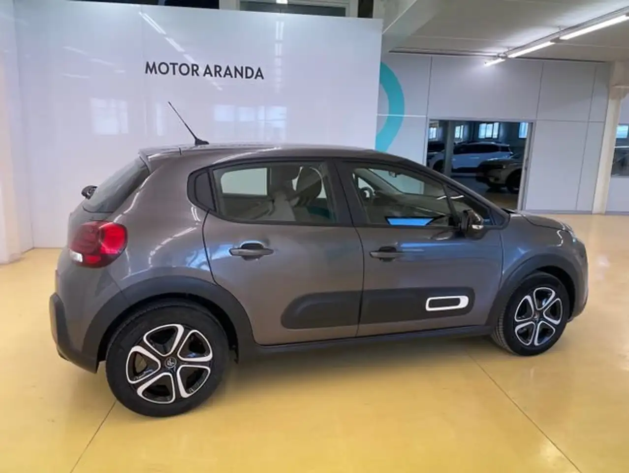 Citroen C3 PureTech 83 S&S Plus — معرض صور السيارة 2