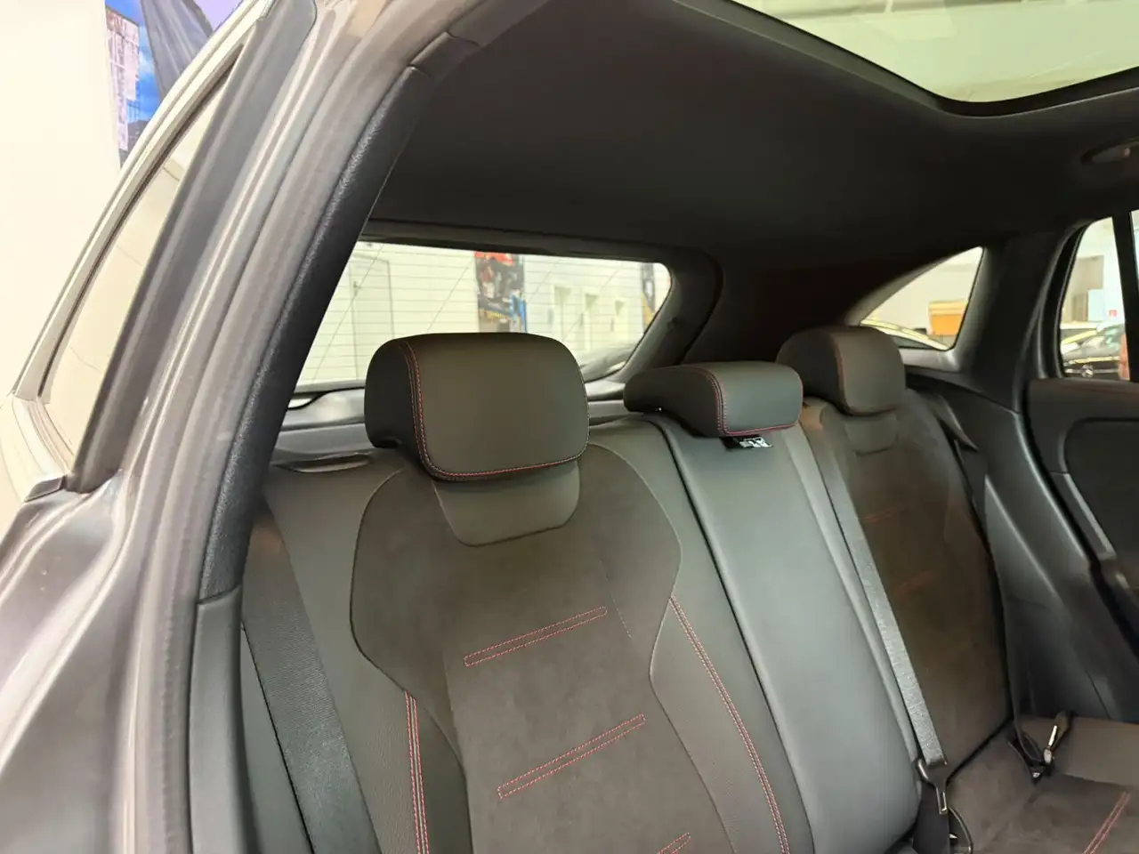 Mercedes-Benz GLA 200 AMG+PANO+KAMERA+19"+KEYLESSGO+DAB+LED — Galerie du véhicule 20