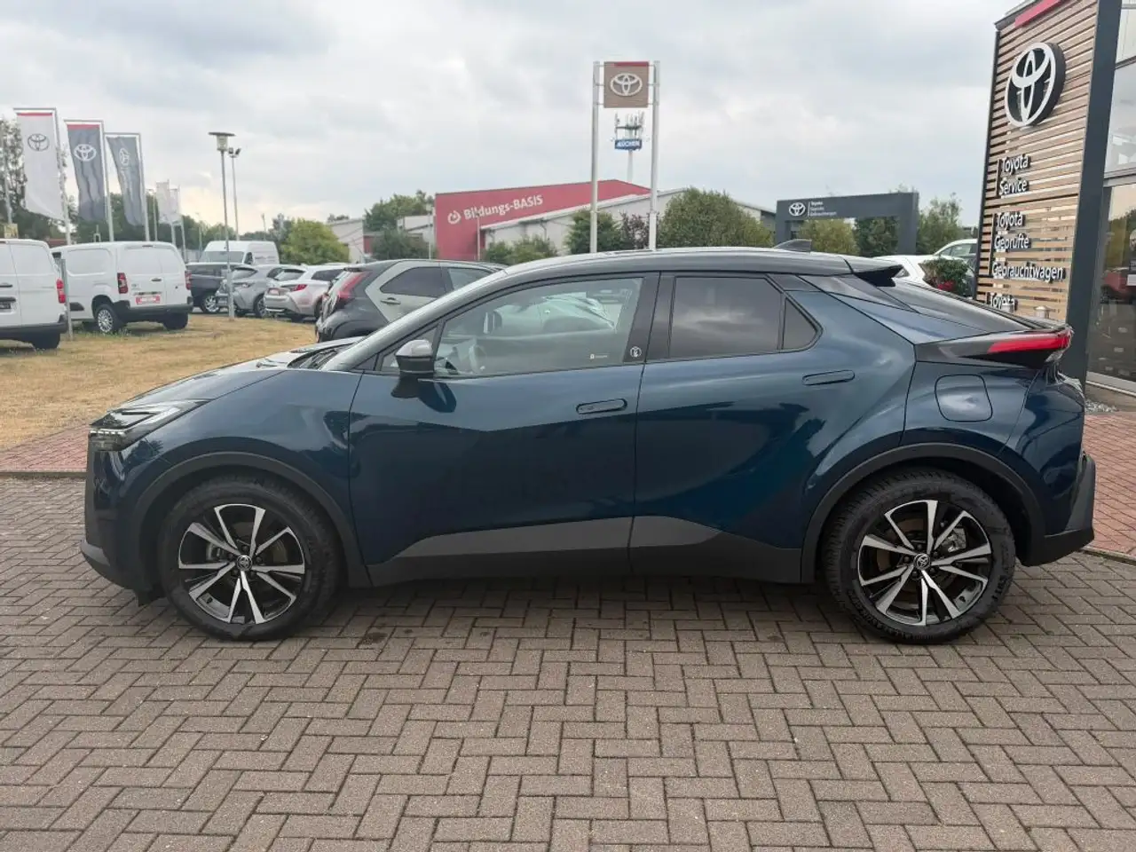 Toyota C-HR 2.0 Hybrid Team Deutschland — Galería del vehículo 2