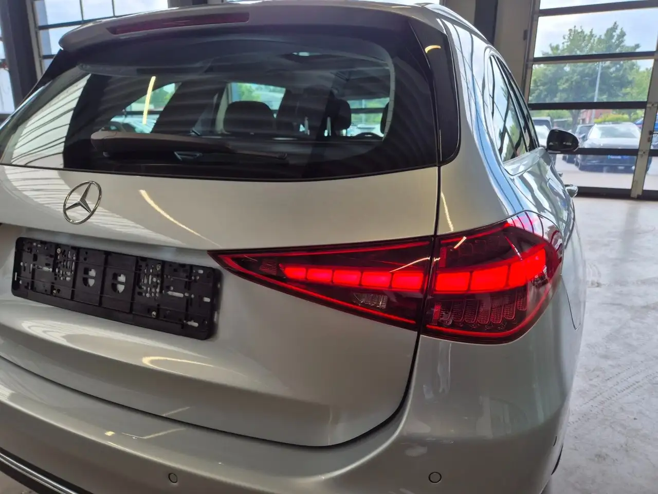 Mercedes-Benz C 300 T e AVANTGARDE MBUX CAM MEMORY DISTRO PANO — Galerie du véhicule 22