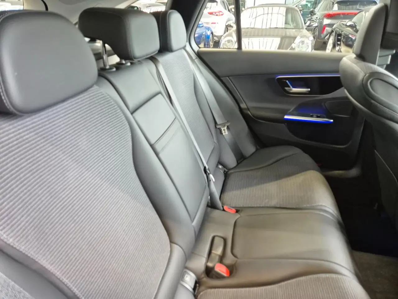 Mercedes-Benz C 300 T e AVANTGARDE MBUX CAM MEMORY DISTRO PANO — Galerie du véhicule 13