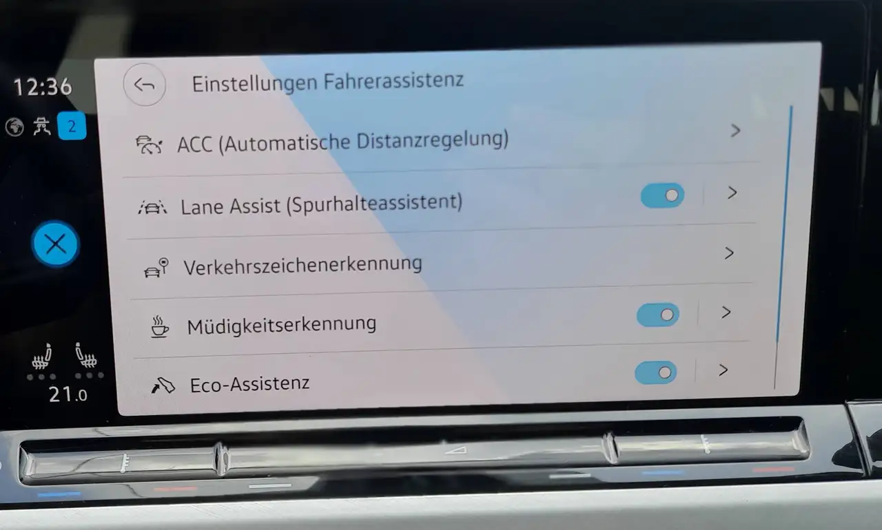 Volkswagen Golf Variant Life eTSI — Vehicle gallery 10