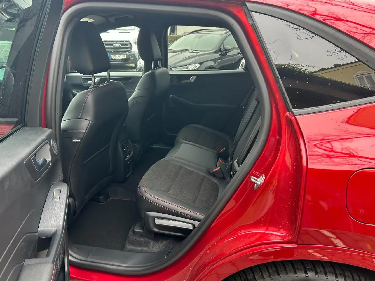 Ford Kuga Plug-In Hybrid ST-Line X — Galerie du véhicule 5