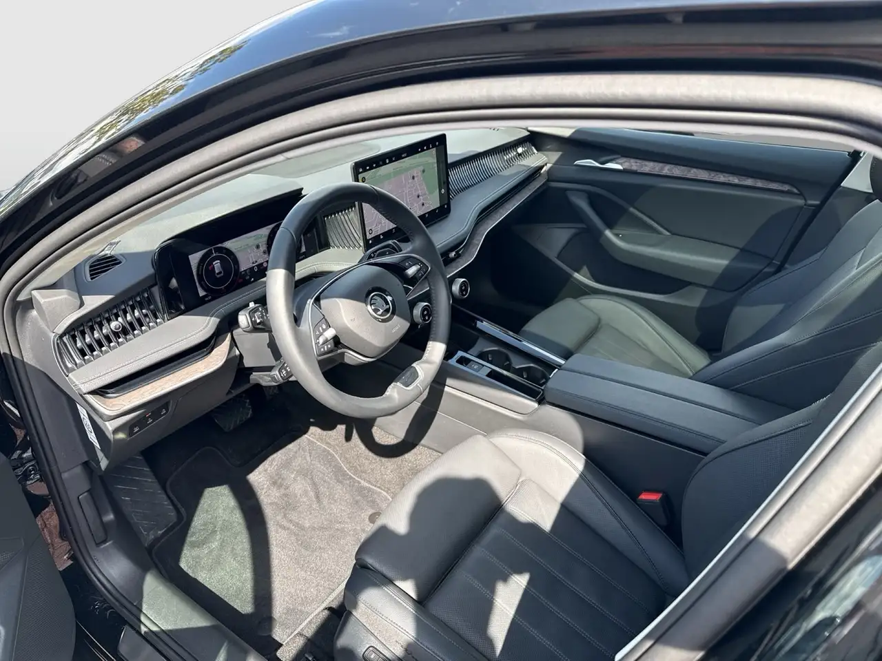 Skoda Superb Combi 1.5 iV L&K PANO CANTON AHK 360°CAM — معرض صور السيارة 3