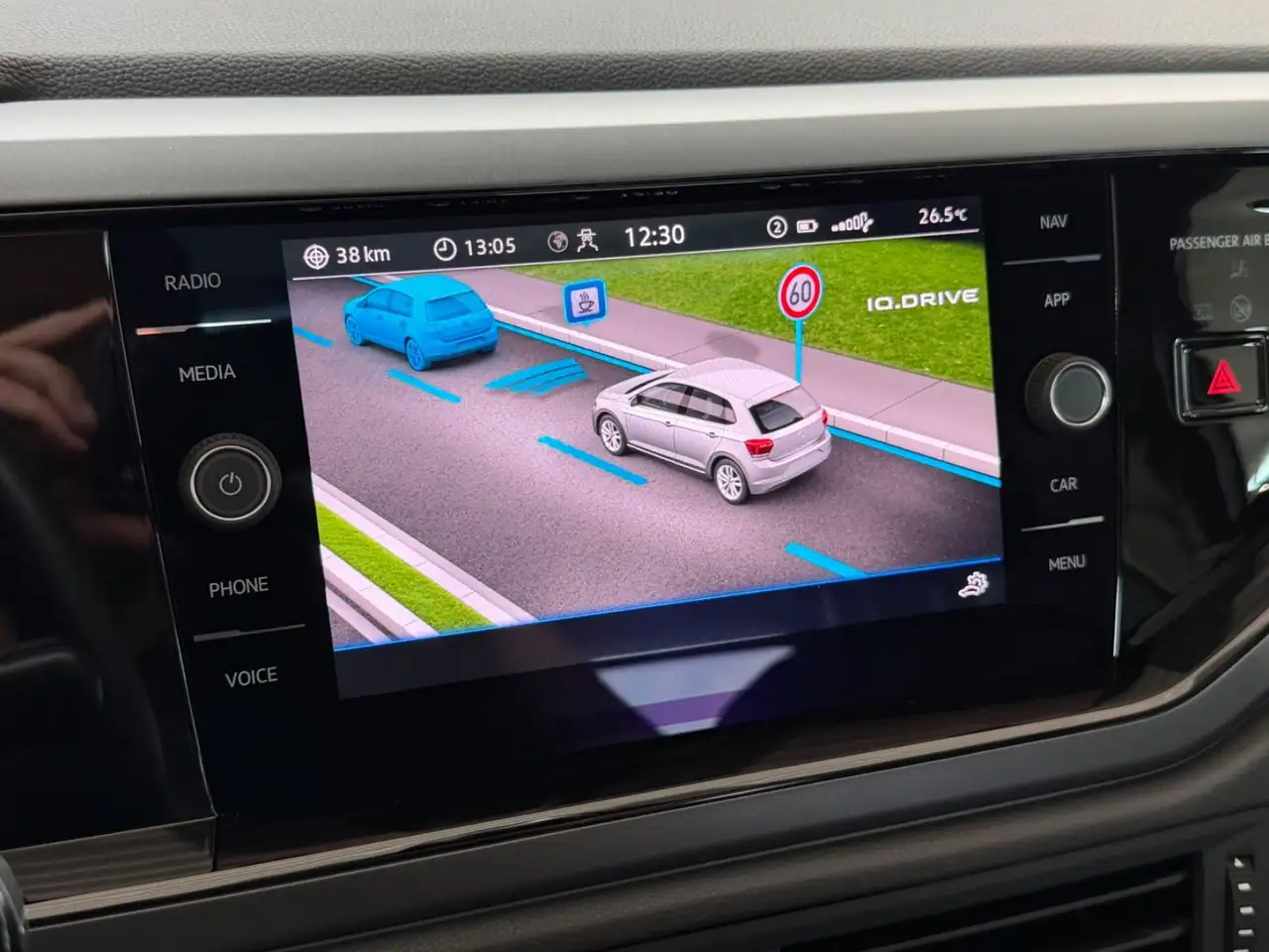 Volkswagen Polo DSG R-Line Pano Navi SHZ IQ Drive ACC — Vehicle gallery 22