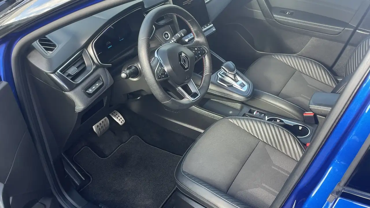 Renault Captur Esprit Alpine E-TECH Fu — Vehicle gallery 5