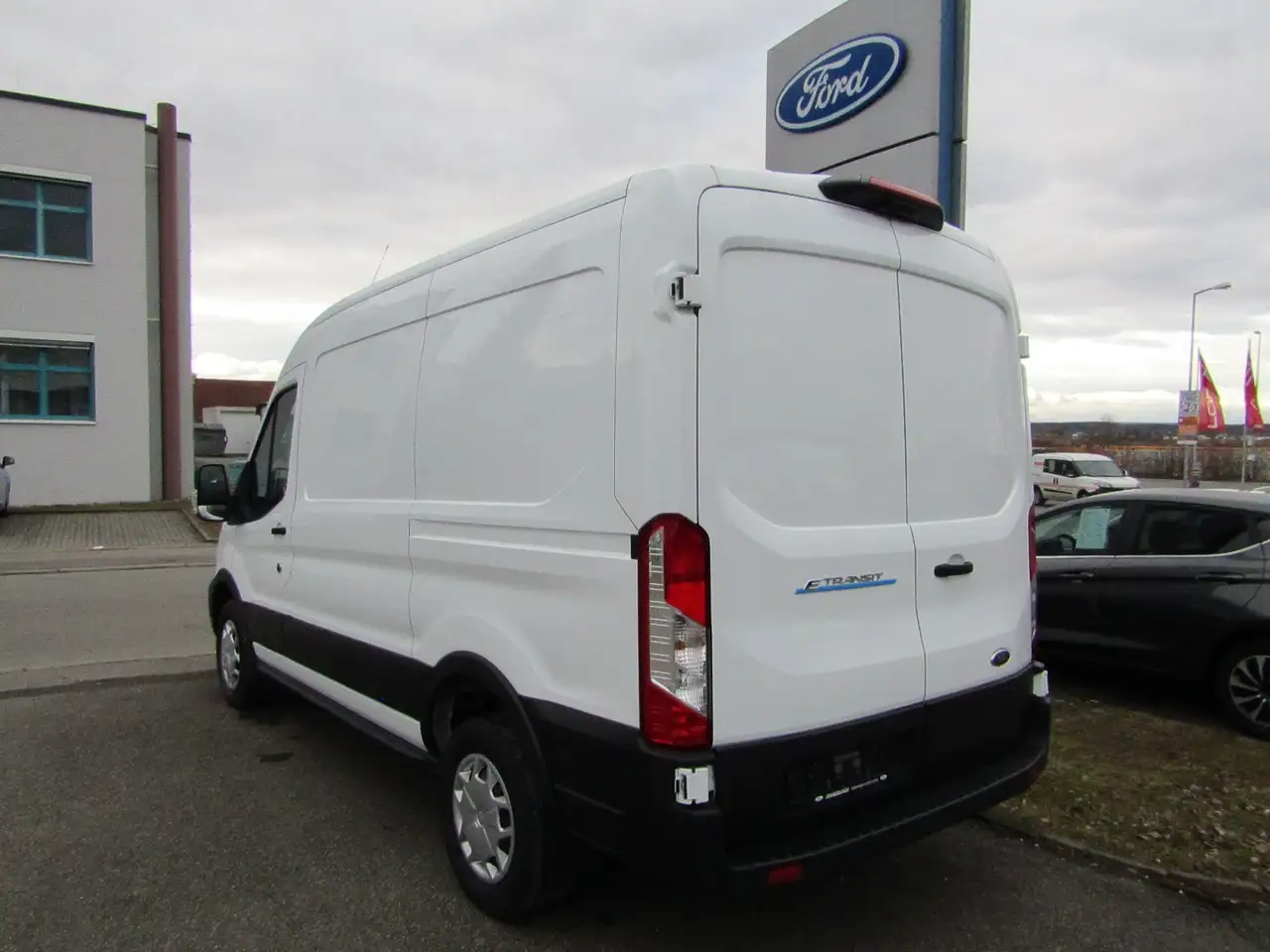 Ford E-Transit Trend FT 350 L2 H2 - Navi/Kamera/Sitzheizung — معرض صور السيارة 9