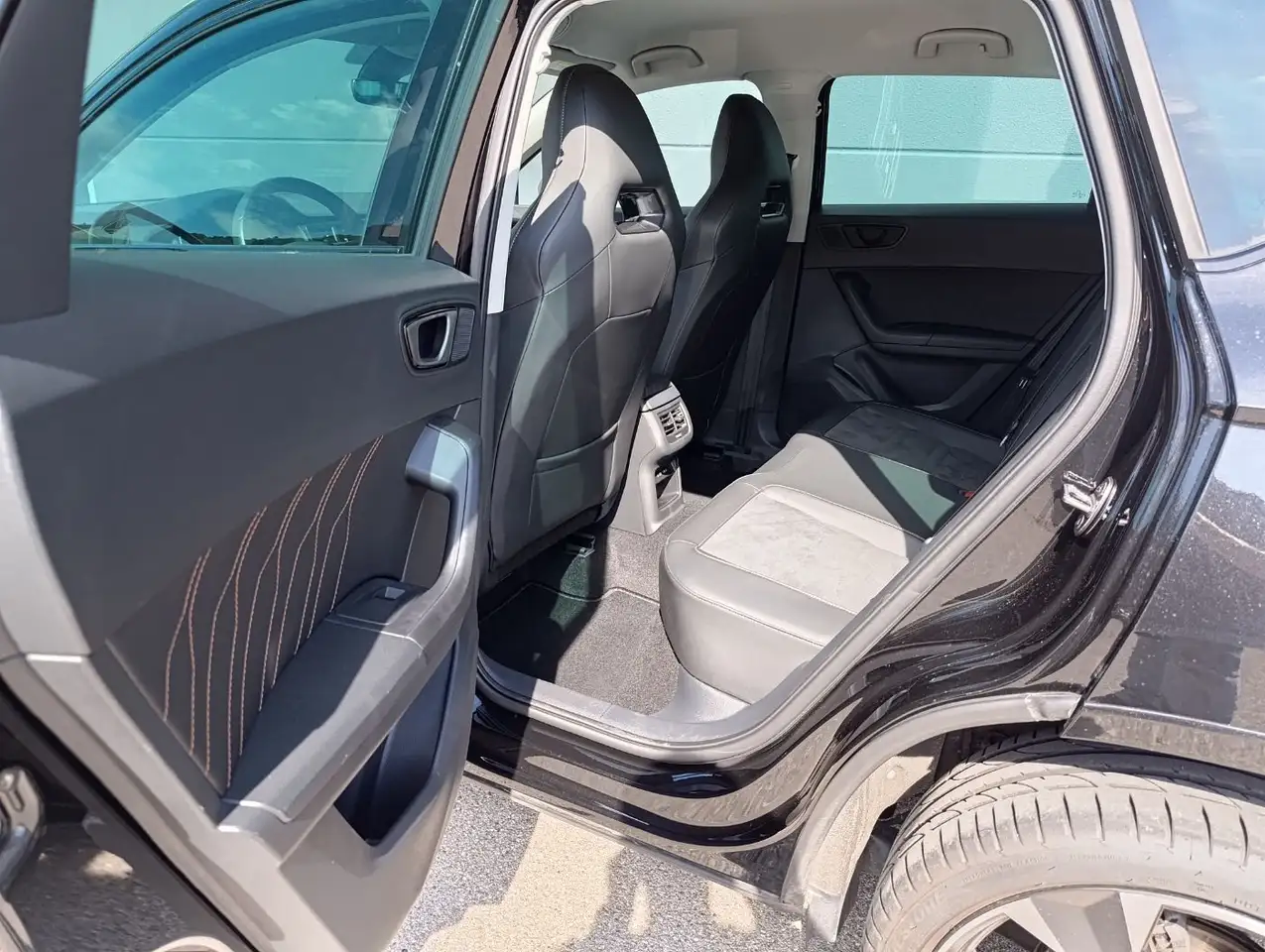 CUPRA Ateca 1.5 TSI DSG AHK KAMERA ACC NAVI 19ZOLL — Galerie du véhicule 9