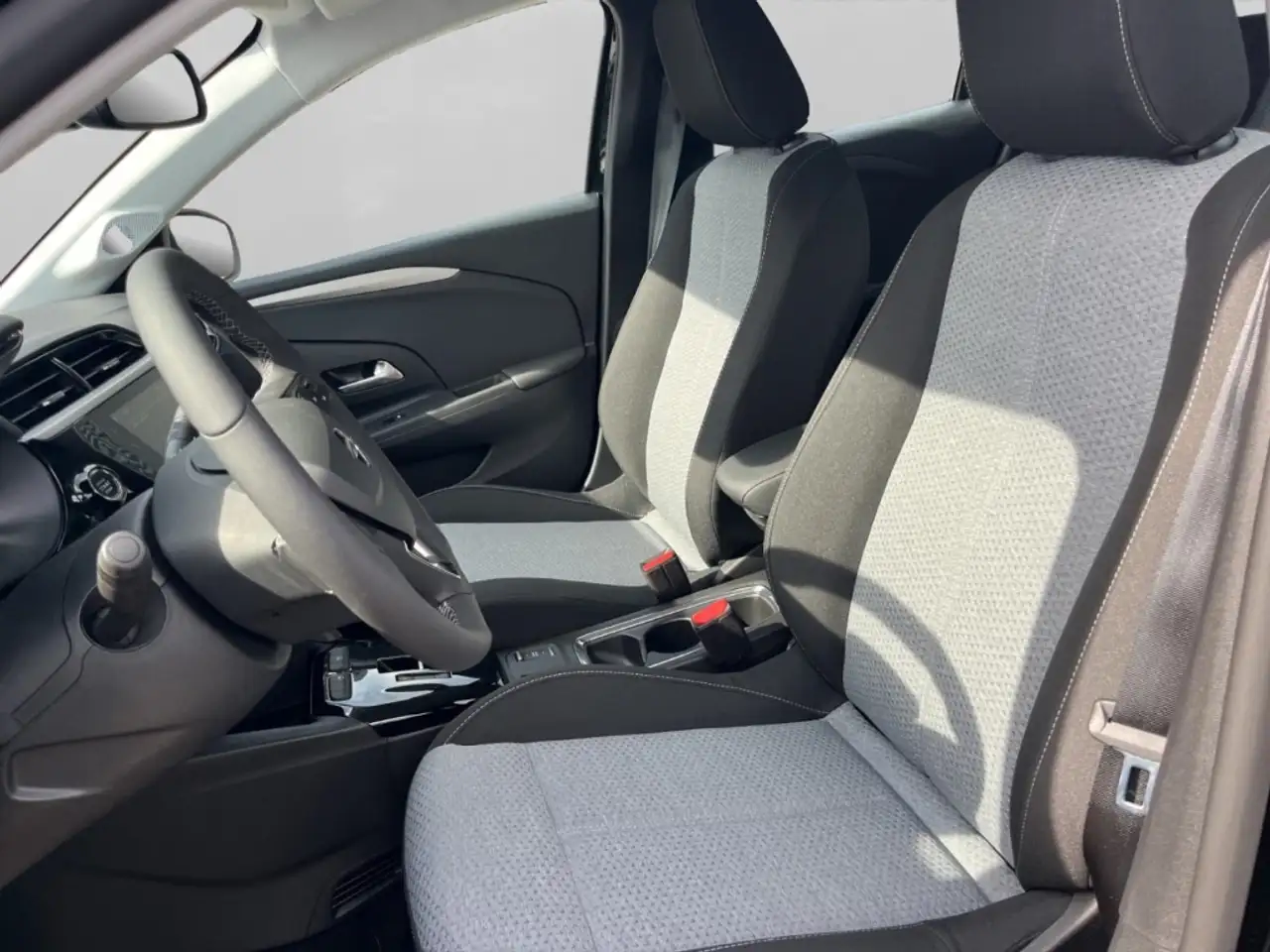 Opel Corsa-e F Basis Apple CarPlay Android Auto Klimaautom Musi — Galerie du véhicule 10