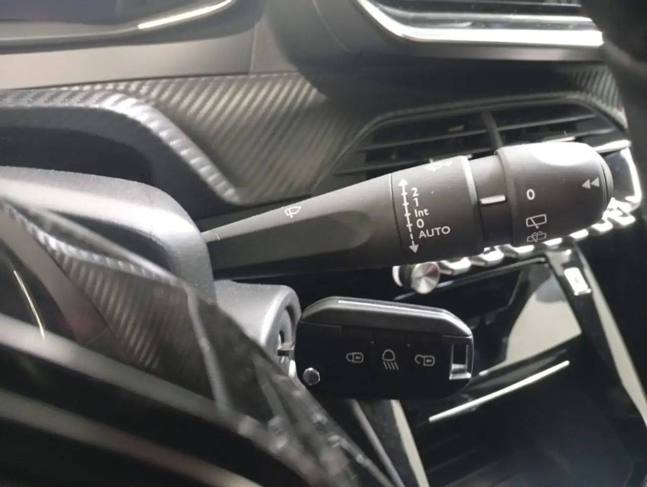 Peugeot 2008 1.2 PureTech S&S Allure 100 — Galerie du véhicule 21
