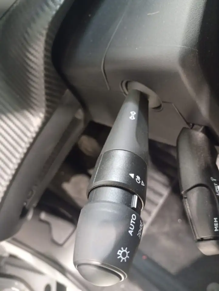 Peugeot 2008 1.2 PureTech S&S Allure 100 — Galerie du véhicule 19