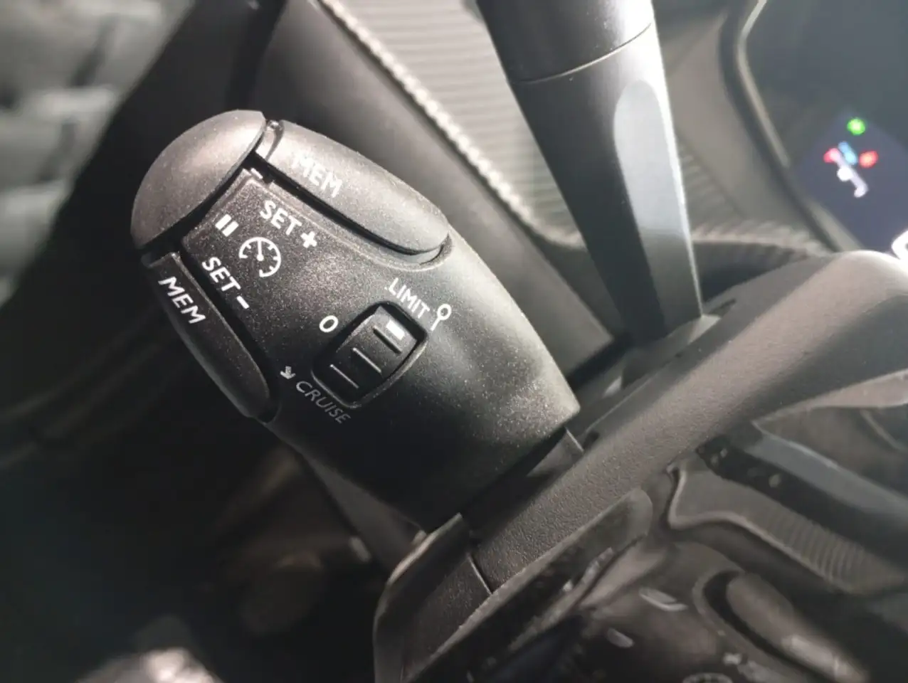 Peugeot 2008 1.2 PureTech S&S Allure 100 — Galerie du véhicule 20