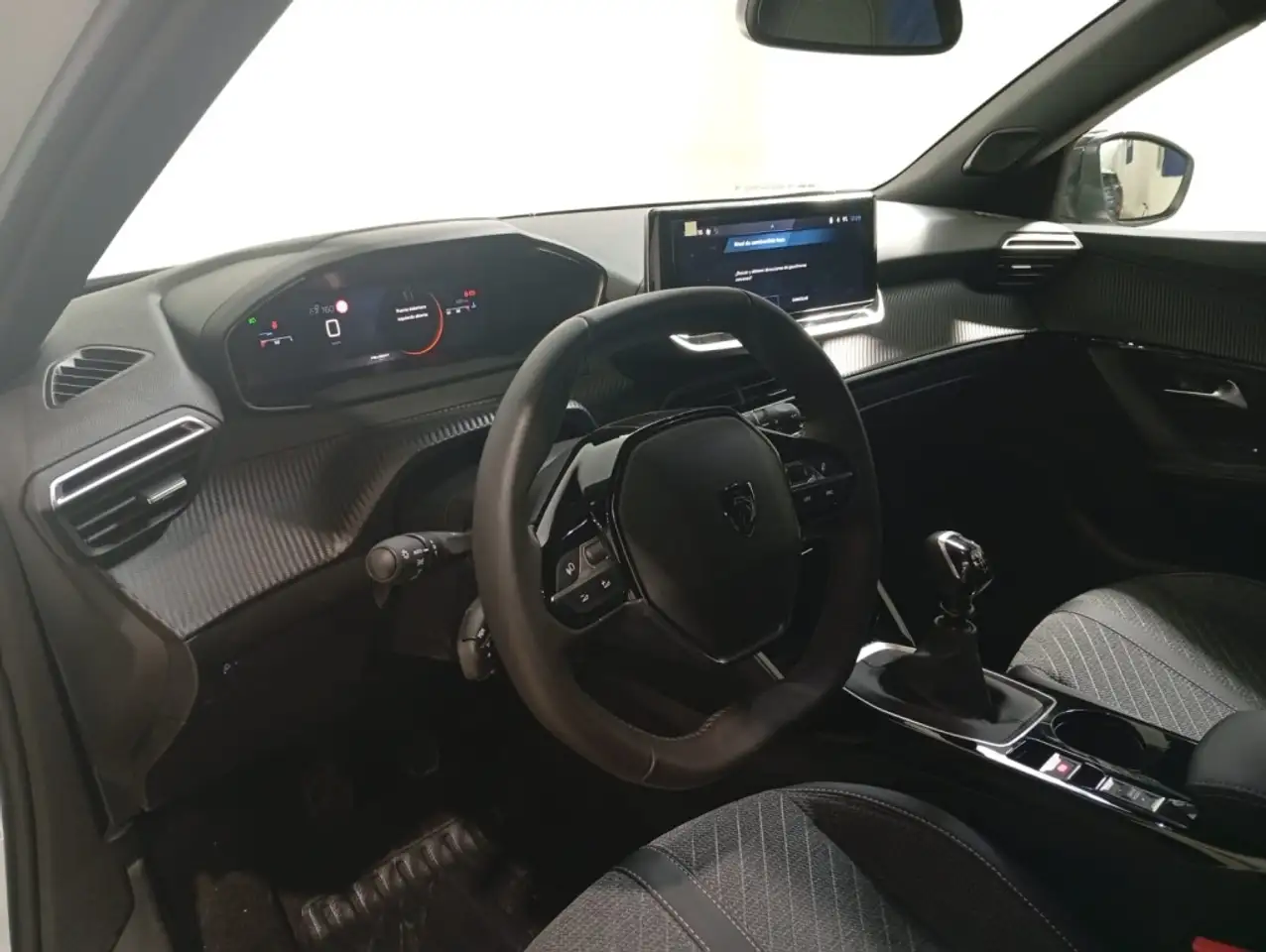 Peugeot 2008 1.2 PureTech S&S Allure 100 — Galerie du véhicule 16