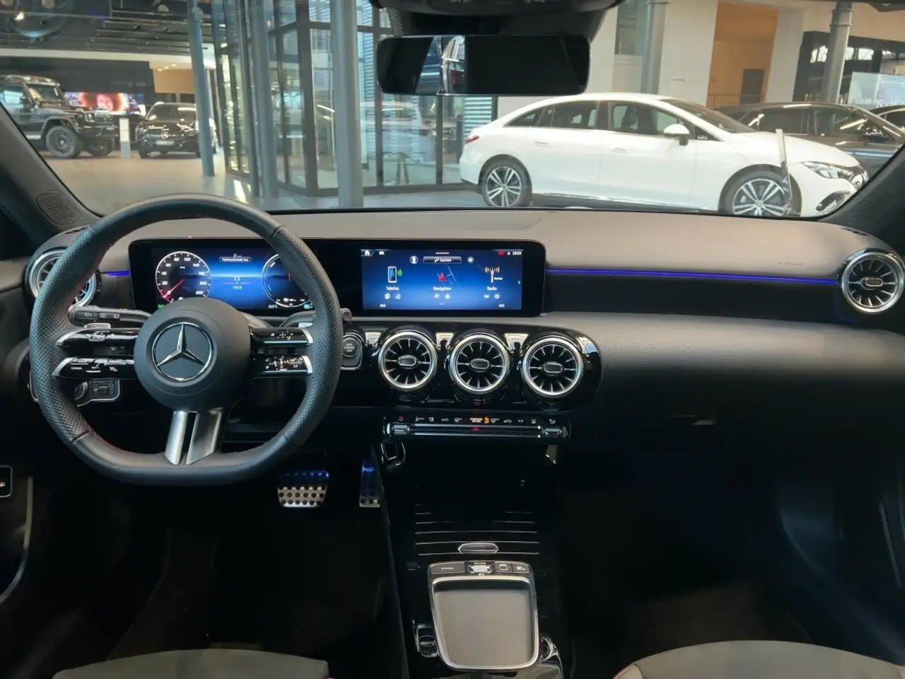 Mercedes-Benz A 250 A 250e EQ Hybrid AMG+LED+KEY.-GO+360+AMBIENTE Navi — Galerie du véhicule 13